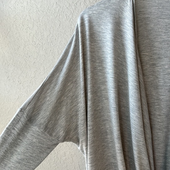 Cabi Taylor Twist Front Gray Draped Long Sleeve Top 3245 Size Medium - Picture 5 of 11